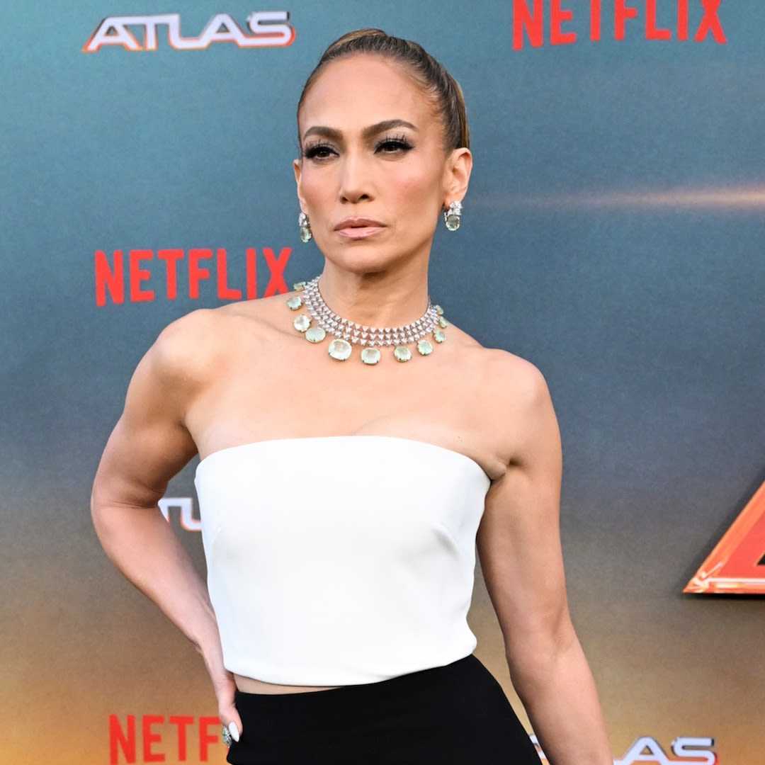 Jennifer Lopez Puts Her Wedding Ring on Display on Red Carpet Amid Ben Affleck Breakup Rumors - E! Online