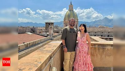 Sakshi Dhoni and MS Dhoni paint a romantic picture in Italy - Times of India