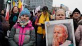 Polonia: Marchas en defensa de Juan Pablo II tras documental