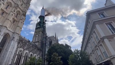 Incendio en Francia: la catedral de Rouen, en llamas