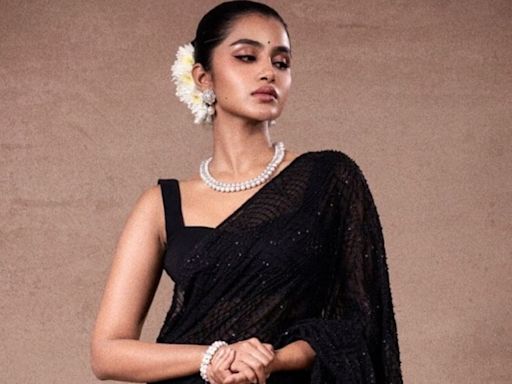 Anupama Parameswaran's Traditional Black Saree Look Has Her Insta Family's Approval - News18
