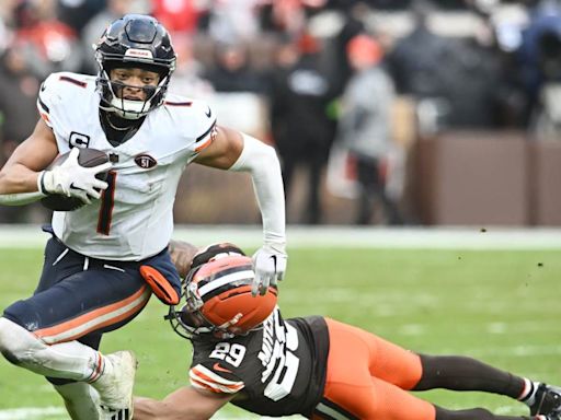 Ex Bears Coach Says New Pittsburgh Steelers QB Justin Fields Was 'Hard To Watch'