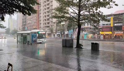 新／雨來了 全台19縣市大雨特報！一路下到晚上