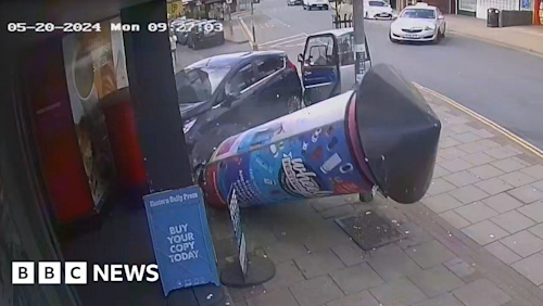 Car in Gorleston crashes into postbox outside Spar shop