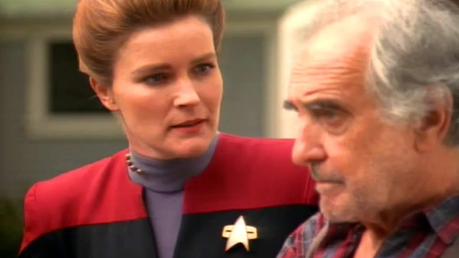 How Bill Clinton Helped Shape Star Trek: Voyager Season 1 - SlashFilm