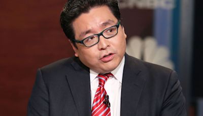 The S&P 500 will rise 4% to a record 5,500 by the end of this month, Fundstrat's Tom Lee says