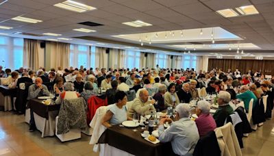 Homenajes y hermandad en la comida anual de los jubilados de El Berrón