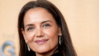 À New York, Katie Holmes dévoile une chevelure XXL