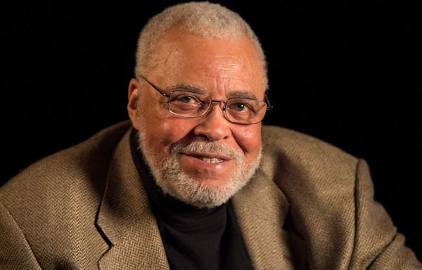 Michigan Football honors legendary voice actor James Earl Jones