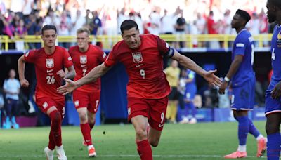 1-1. Lewandowski atormenta a Mbappe