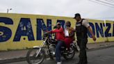 Los ecuatorianos se pasan la vida pagando sobornos: en los hospitales, las carreteras, en el juzgado, en la comisaría de policía...