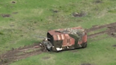 俄軍出奇招！奇醜「烏龜戰車」前線衝鋒畫面曝 有效防烏軍無人機