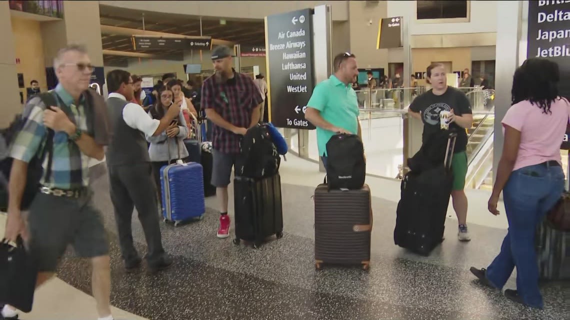 Frustration, long lines at San Diego International Airport after global tech outage