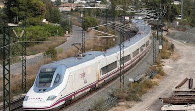 Hasta 4 horas de retraso en el AVE que une Sevilla - Málaga - Barcelona: pasajeros se quejaban del excesivo calor