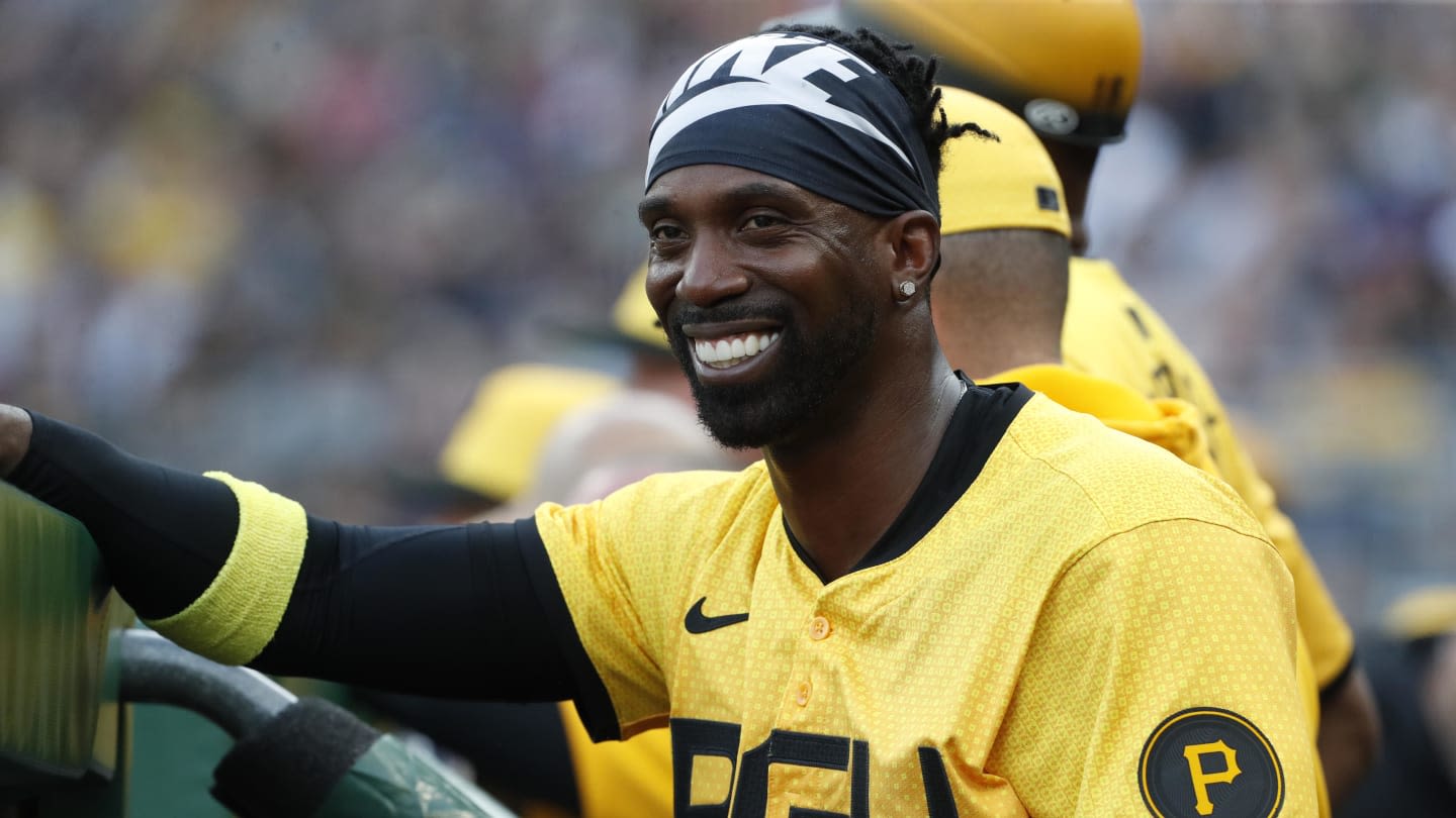 Pirates Celebrate Fan Who Caught Andrew McCutchen's 300th HR