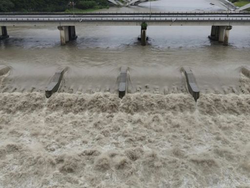 Ship sinks off Taiwan, 9 sailors missing as typhoon heads towards China