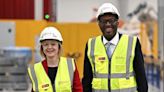 Truss y Kwarteng se reúnen con el supervisor fiscal británico, pero no cambian plazos de plan