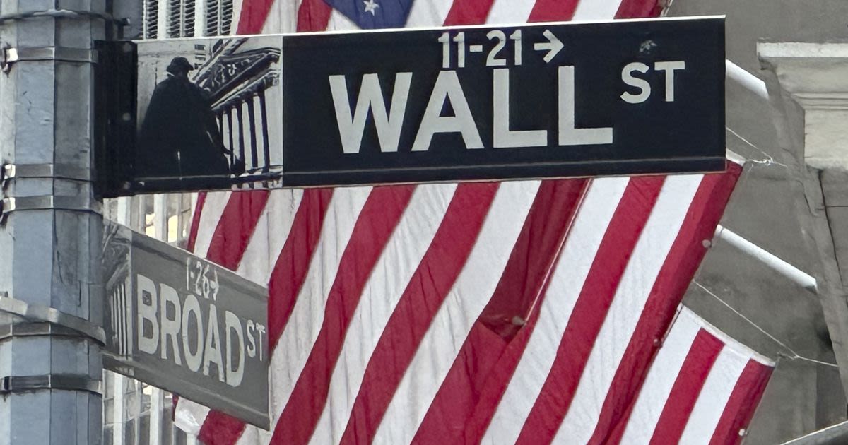 Stock market today: Wall Street holds steady following mixed reports on the economy