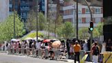 El ambiente previo al concierto de Taylor Swift en el Bernabéu de Madrid, en imágenes