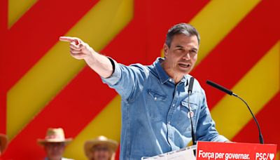 Pedro Sánchez insta a decidir entre la democracia o el "barrizal" de PP y Vox