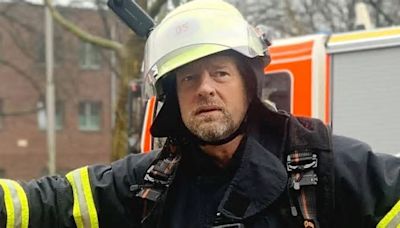 Neuer Einsatz für Henning Baum Für Doku wird er zum Feuerwehrmann
