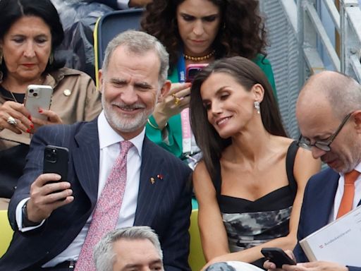 Selfies, aplausos y lluvia: así vivieron Felipe y Letizia la inauguración de los Juegos Olímpicos en París
