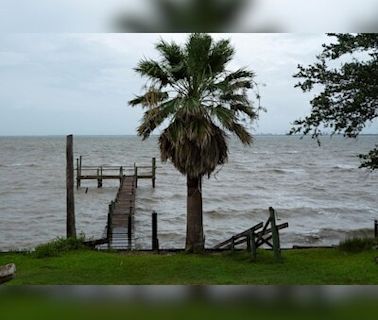 Beryl unleashes high winds, heavy rains in Texas, leaves 2 mn without power