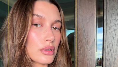 Hailey Bieber adopte la manucure parfaite pour le printemps