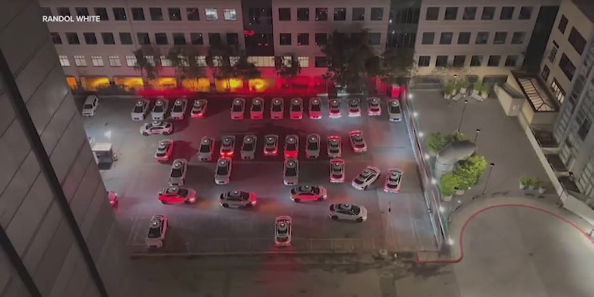 ‘Well, this is an issue’: Self-driving cars in parking lot honk nonstop at each other, irritating neighbors