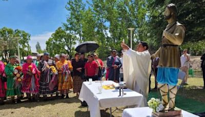 Realizan oración rarámuri para traer agua y lluvia tras la sequía en Chihuahua