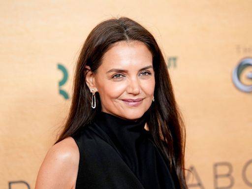 Katie Holmes carries this classic leather Madewell tote, and it's under $200