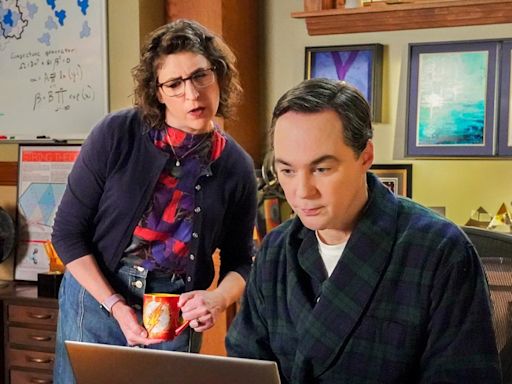 Jim Parsons and Mayim Bialik Reunite in Young Sheldon Finale: Photo