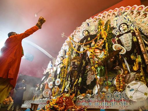 Mamata Banerjee hikes Durga Puja grant for clubs to ₹85,000; assures ₹1L next year