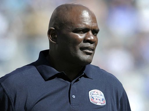 Former NFL star Lawrence Taylor charged with failing to update address on sex offender registry