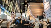 Protestas China se extienden a Hong Kong; docenas se manifiestan