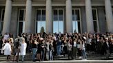 El nivel socioeconómico del entorno familiar influye a la hora de recibir una formación: "Hay muchas barreras de entrada a los estudios"