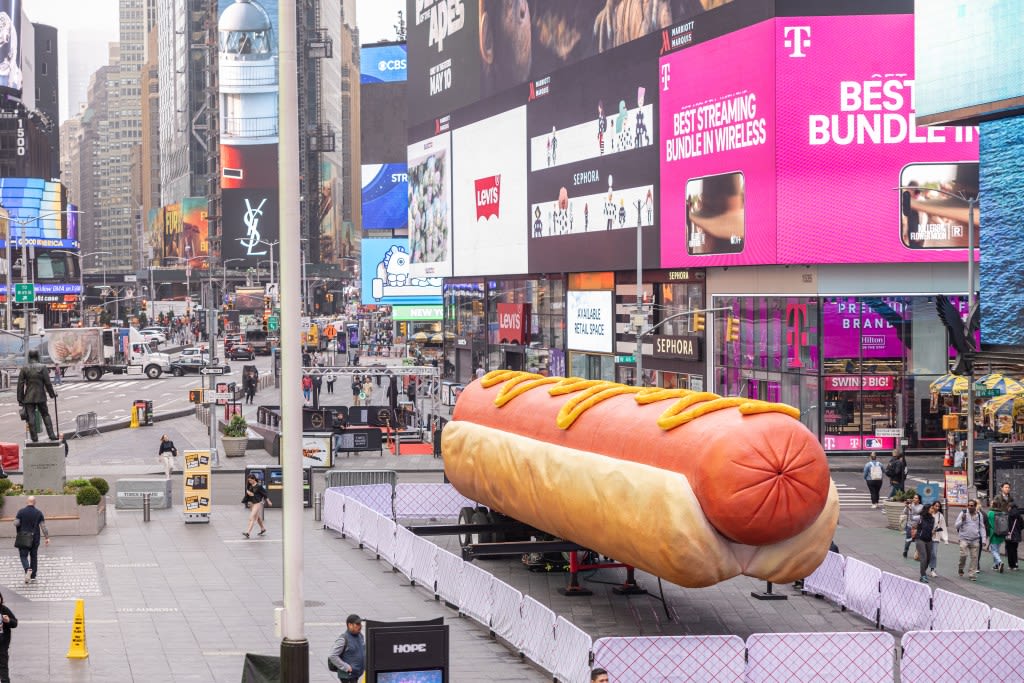 Hot dog-eating contest to take place at Times Square’s hot dog sculpture