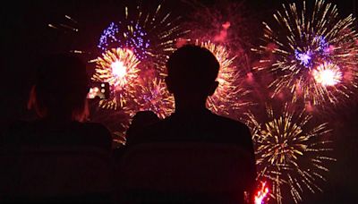 PHOTOS: Fourth of July fireworks sparkle over Seattle's Lake Union