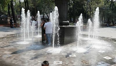 Reportan 10 posibles muertes por ola de calor de más de 50 grados en el centro de México