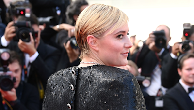 Greta Gerwing éblouit le tapis rouge du Festival de Cannes 2024 dans une robe Chanel