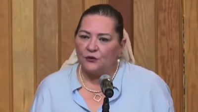Presidenta del INE, Guadalupe Taddei, se salta fila para votar; mujer le reclama