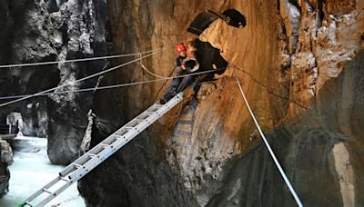 Die Madonna wacht wieder in der Partnachklamm bei Garmisch-Partenkirchen