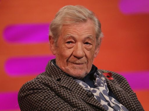 Ian McKellen watches final day of Falstaff play as he recovers from theatre fall