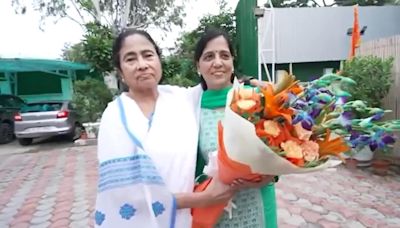 Watch: West Bengal CM Mamata Banerjee meets Arvind Kejriwal's wife in Delhi