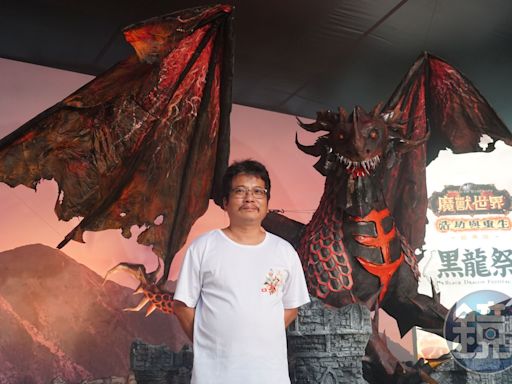 暴雪「黑龍祭」慶《魔獸》經典版上市 邀糊紙藝術家打造2公尺黑龍雕像