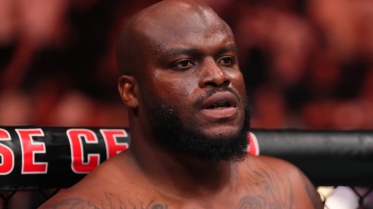 UFC star Derrick Lewis moons crowd, throws cup at media after knockout win