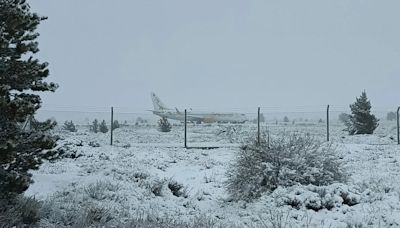 Se despistó un avión en Bariloche por el fuerte temporal y hay cinco provincias en alerta por nevadas