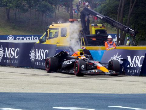 Under-pressure Perez crashes out in Q1 in Budapest