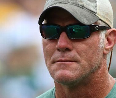 Favre looks to revive defamation suit vs. Sharpe