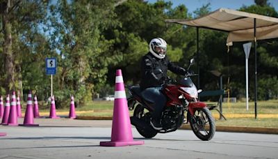 Vestimenta obligatoria y nuevas pruebas de manejo: así es el examen 2024 para obtener la licencia de conducir motos